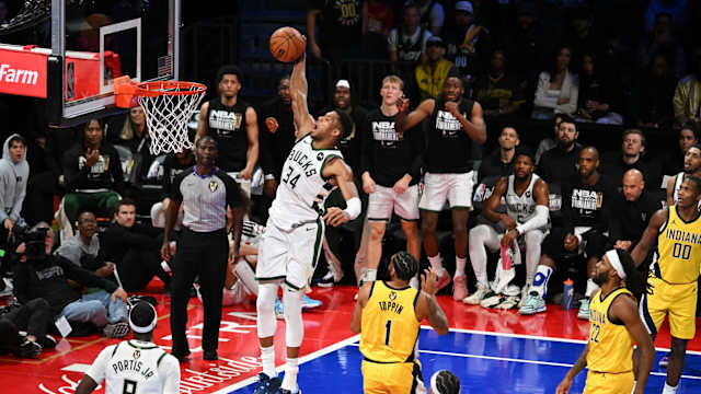 Milwaukee Bucks forward Giannis Antetokounmpo (34) dunks the ball against the Indiana Pacers